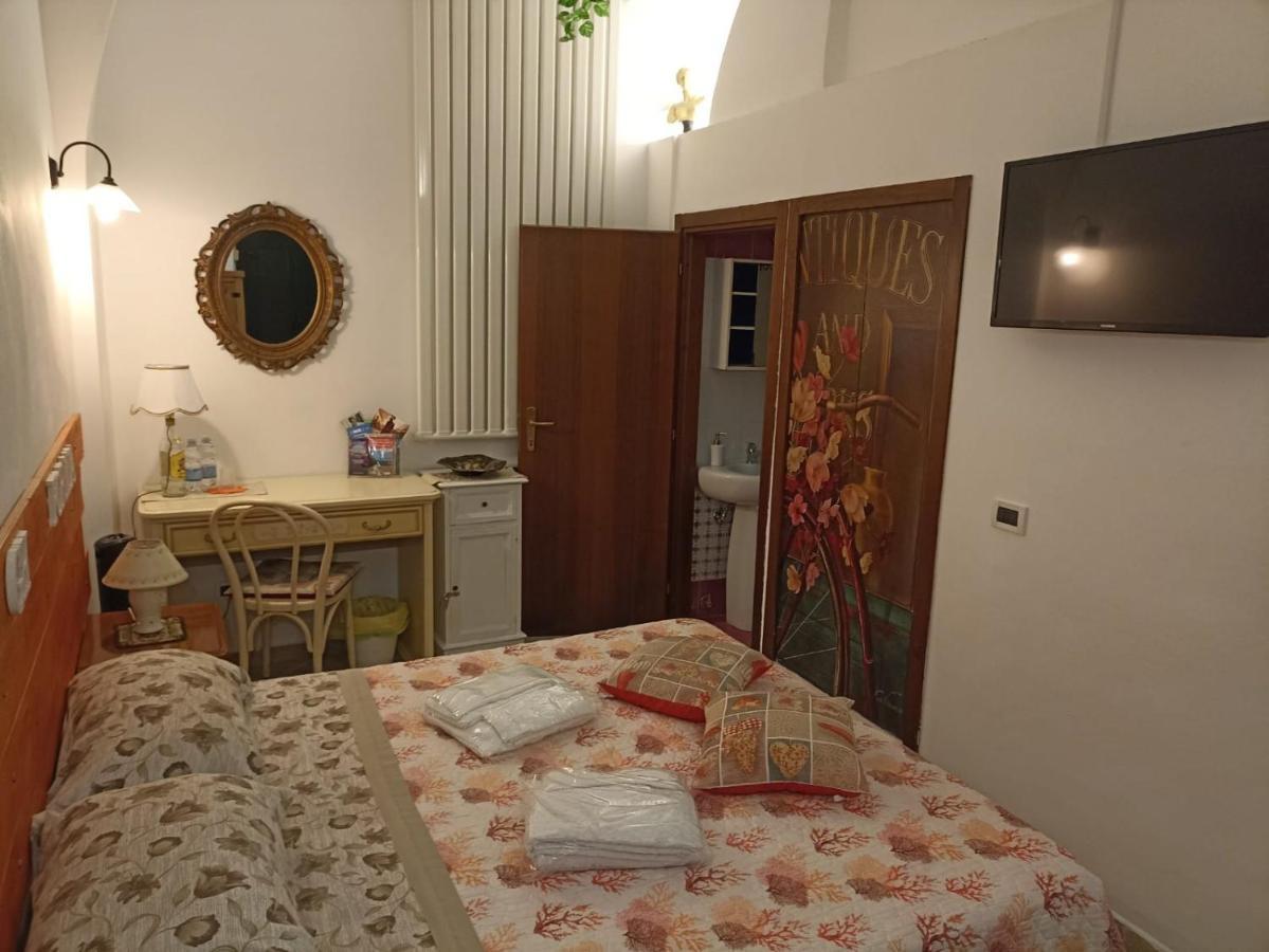 Central Gh Formia Extérieur photo